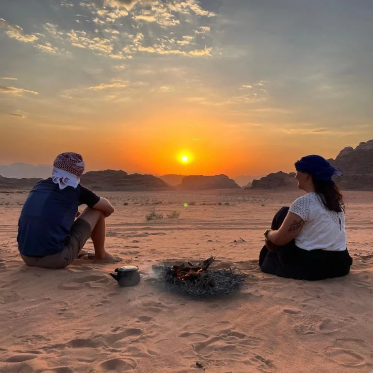 Coucher de soleil sur le désert du Wadi Rum en Jordanie