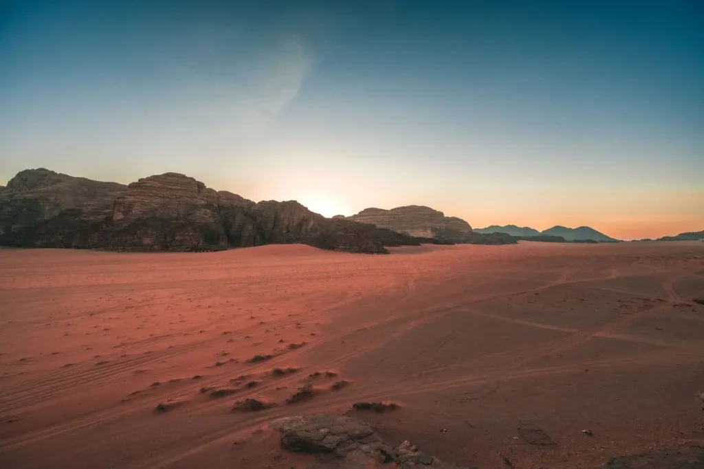 Crépuscule sur le désert de Wadi Rum