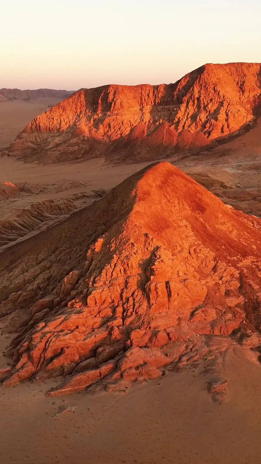 Montagne rouge de Wadi Rum vue du ciel